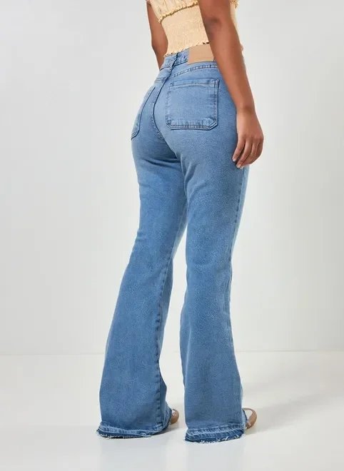 calça jeans flare com bolsos calça jeans flare com bolsos