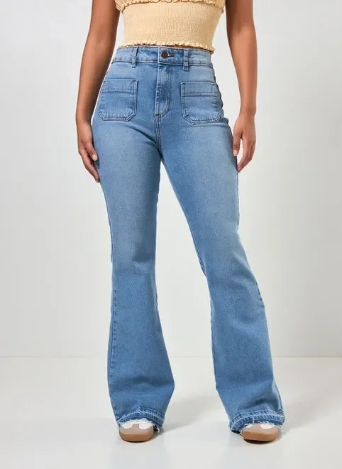 calça jeans flare com bolsos calça jeans flare com bolsos