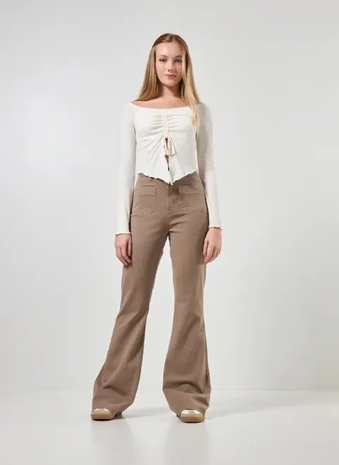 calça flare sarja com bolsos calça flare sarja com bolsos