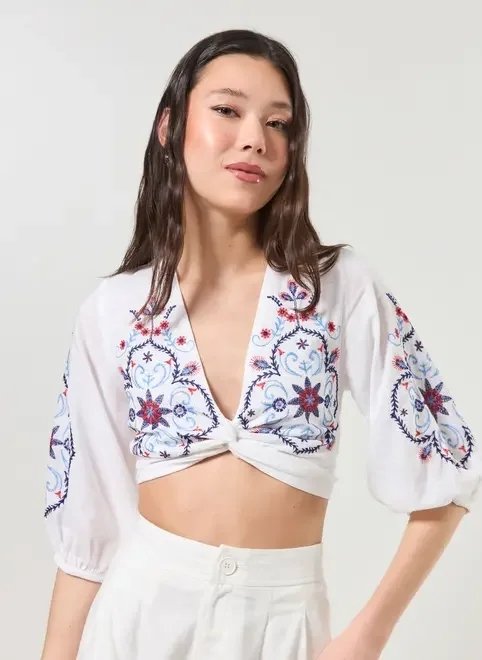 cropped torção com bordado colorido cropped torção com bordado colorido