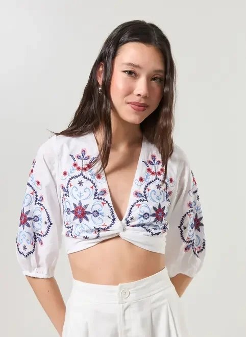 cropped torção com bordado colorido cropped torção com bordado colorido