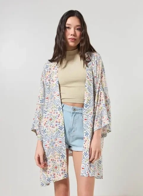 kimono florido com fios brilhantes kimono florido com fios brilhantes