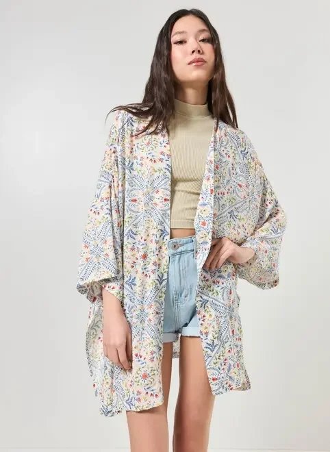 kimono florido com fios brilhantes kimono florido com fios brilhantes