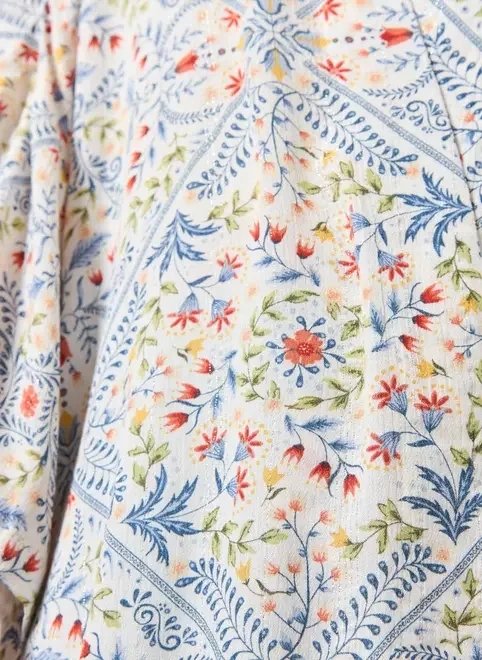 kimono florido com fios brilhantes kimono florido com fios brilhantes