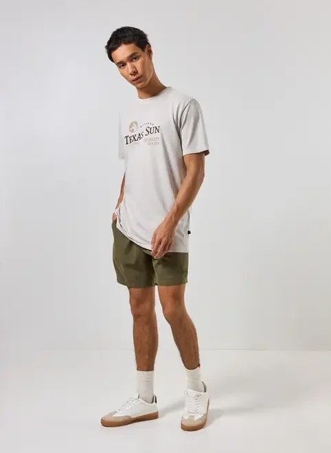 bermuda em tecido estonado bermuda em tecido estonado