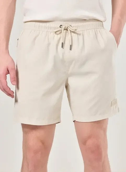 bermuda em tecido estonado bermuda em tecido estonado