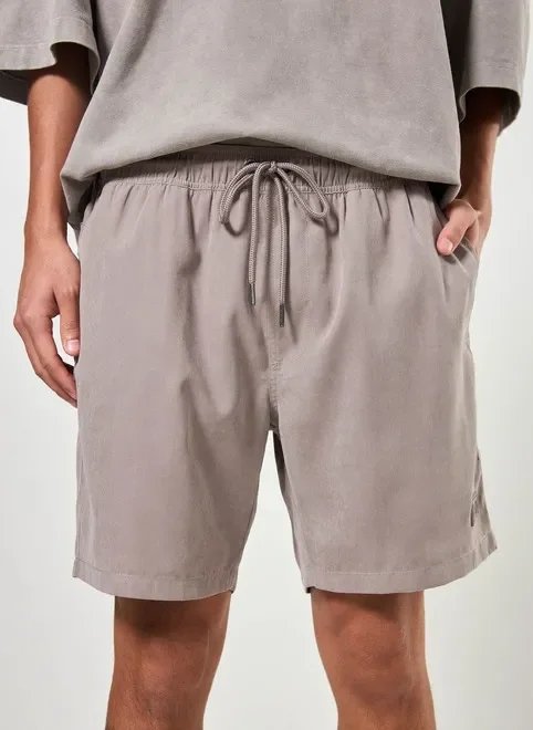 bermuda em tecido estonado bermuda em tecido estonado