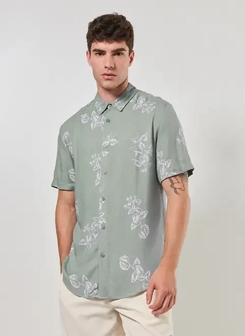 camisa manga curta estampa folhas camisa manga curta estampa folhas