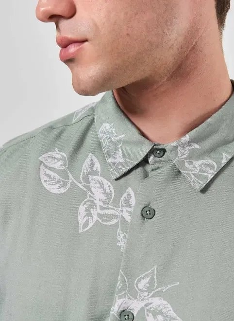 camisa manga curta estampa folhas camisa manga curta estampa folhas