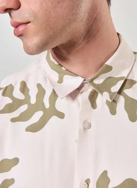 camisa manga curta estampa algas camisa manga curta estampa algas