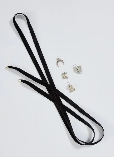 choker veludo preto com pingentes choker veludo preto com pingentes