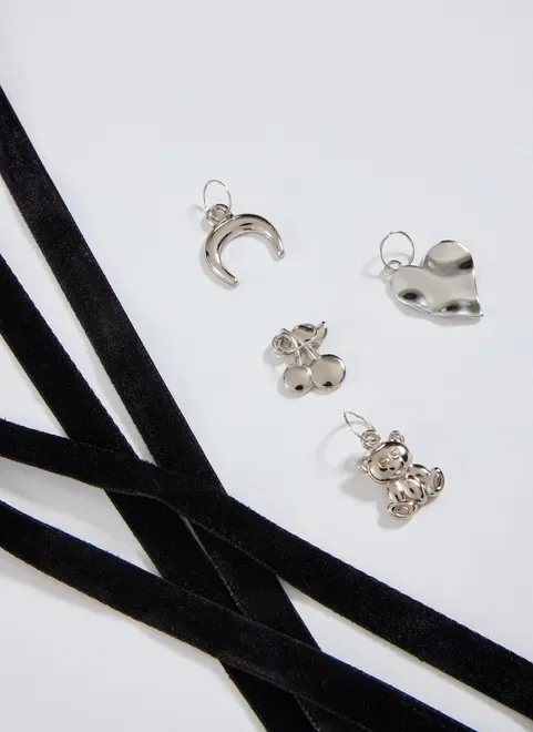 choker veludo preto com pingentes choker veludo preto com pingentes