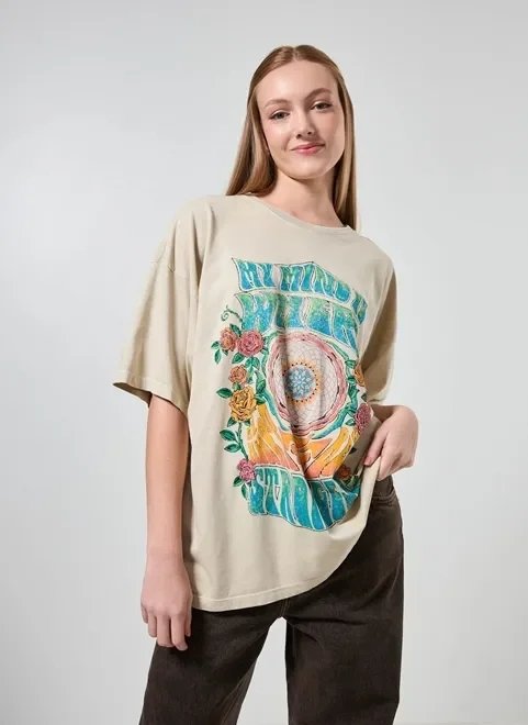 camiseta super oversized estampa colorida camiseta super oversized estampa colorida