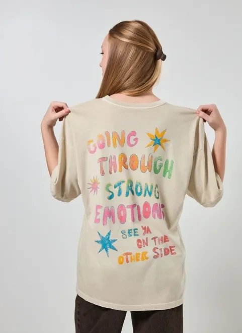 camiseta super oversized estampa colorida camiseta super oversized estampa colorida