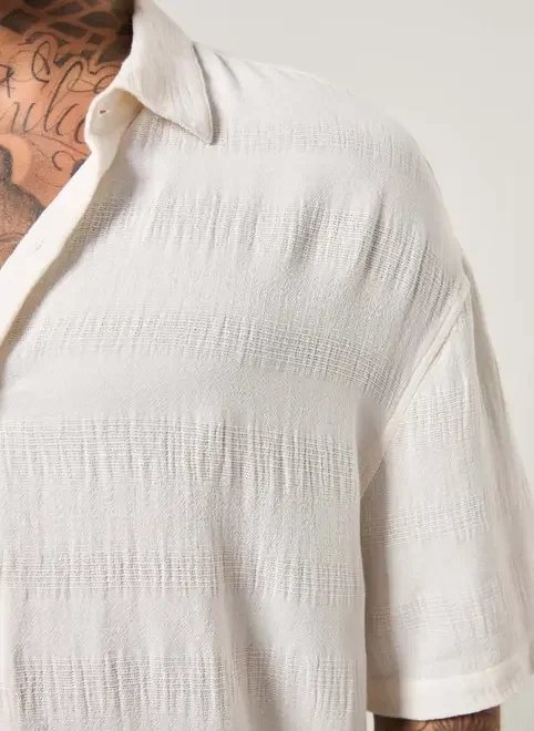 camisa box off-white texturizada camisa box off-white texturizada