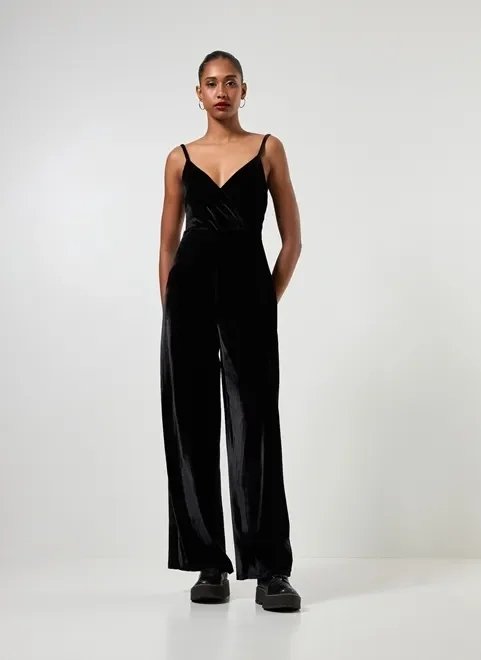 macacão em veludo preto macacão em veludo preto