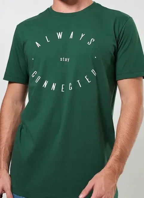 camiseta verde escura com escrito camiseta verde escura com escrito
