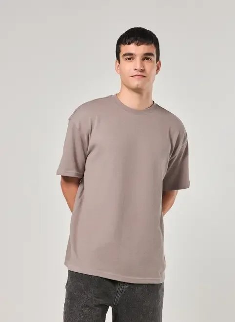 camiseta oversized em malha retilínea camiseta oversized em malha retilínea