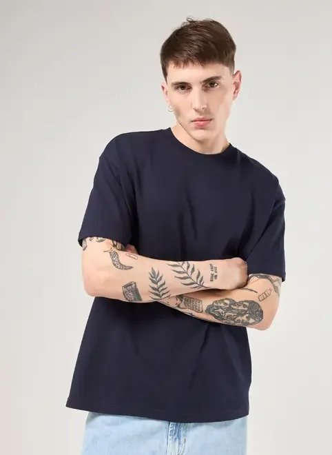 camiseta oversized em malha retilínea camiseta oversized em malha retilínea