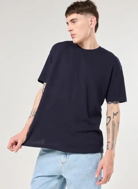 camiseta oversized em malha retilínea camiseta oversized em malha retilínea