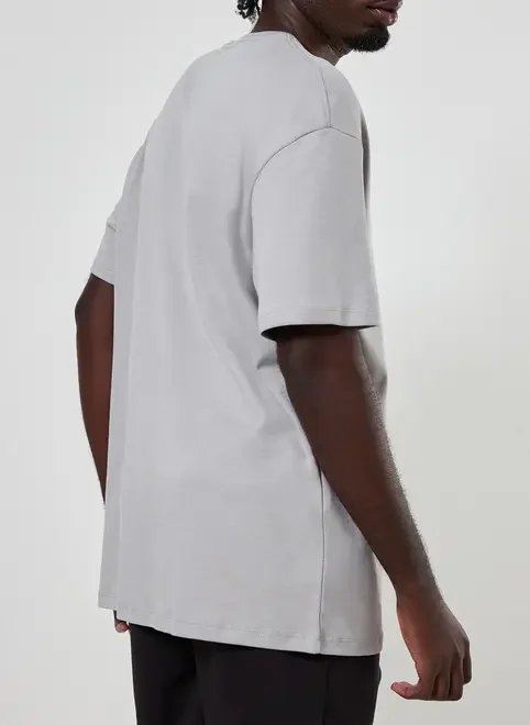 camiseta box malha estruturada cinza camiseta box malha estruturada cinza
