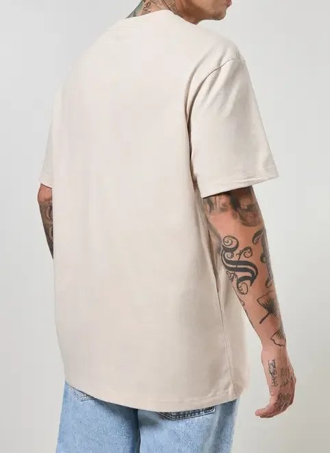 camiseta box com escrito em relevo camiseta box com escrito em relevo