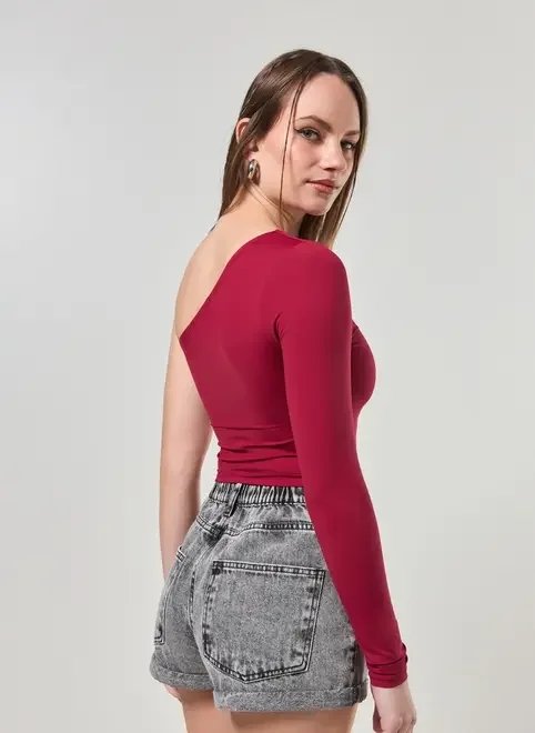 blusa manga única em poliamida blusa manga única em poliamida