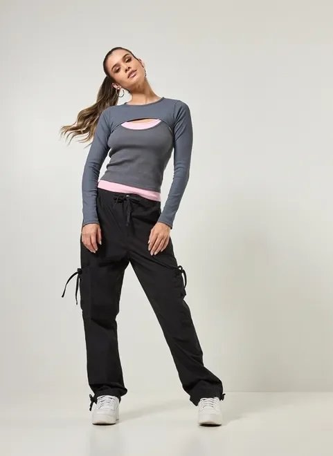 calça jogger cargo preta com amarração calça jogger cargo preta com amarração
