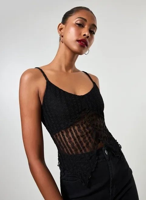 blusa em renda preta com alcinhas blusa em renda preta com alcinhas