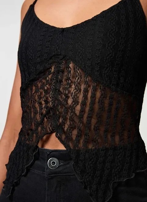 blusa em renda preta com alcinhas blusa em renda preta com alcinhas