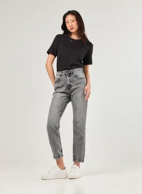 calça mom em jeans cinza calça mom em jeans cinza