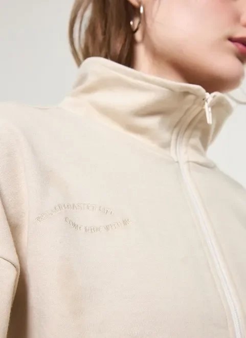 casaco de moletom creme bordado casaco de moletom creme bordado