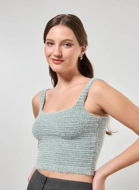 cropped em tricô pelinho verde água cropped em tricô pelinho verde água