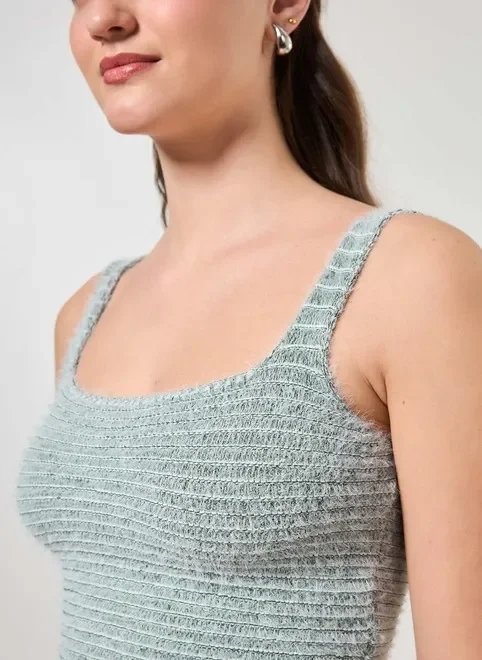 cropped em tricô pelinho verde água cropped em tricô pelinho verde água