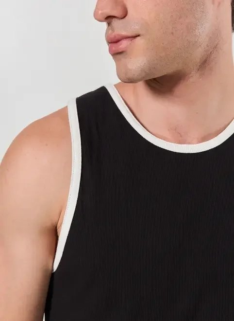 regata em ribana detalhes contrastantes regata em ribana detalhes contrastantes