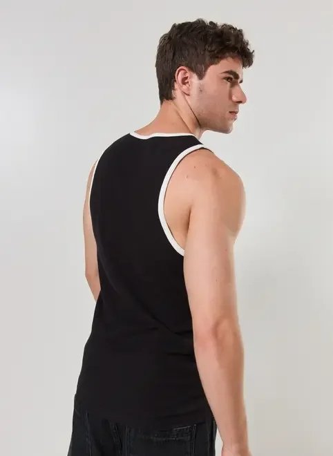 regata em ribana detalhes contrastantes regata em ribana detalhes contrastantes