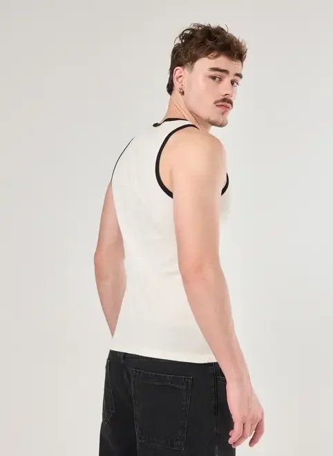 regata em ribana detalhes contrastantes regata em ribana detalhes contrastantes