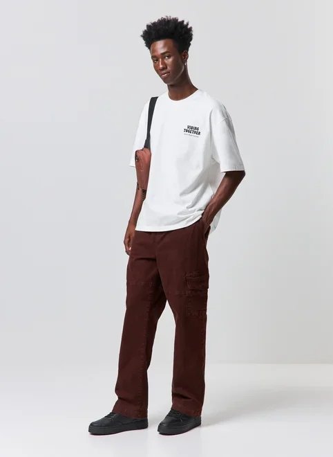 calça cargo reta em sarja calça cargo reta em sarja