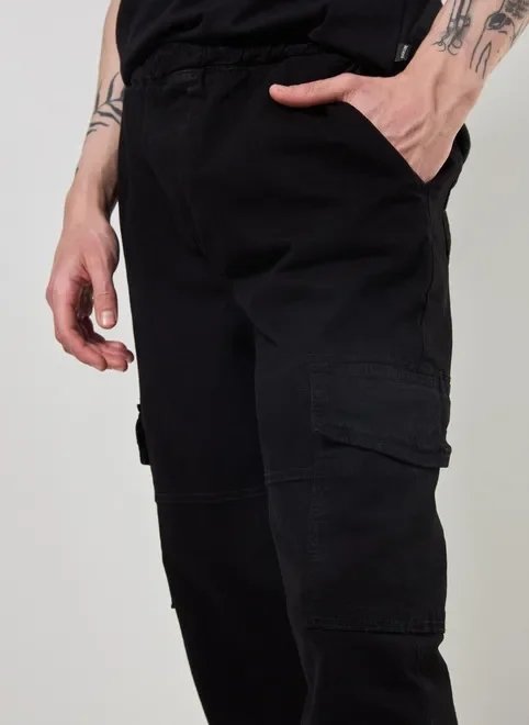 calça cargo reta em sarja calça cargo reta em sarja