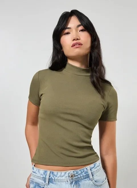 blusa básica com golinha blusa básica com golinha