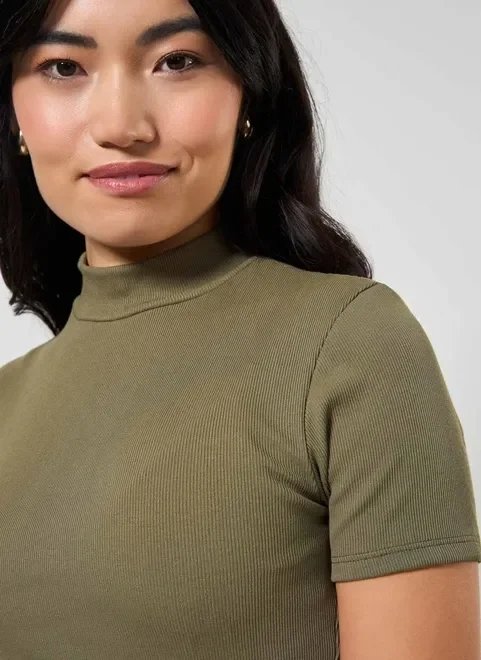 blusa básica com golinha blusa básica com golinha