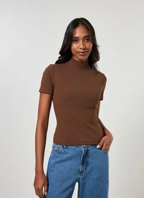 blusa básica com golinha blusa básica com golinha