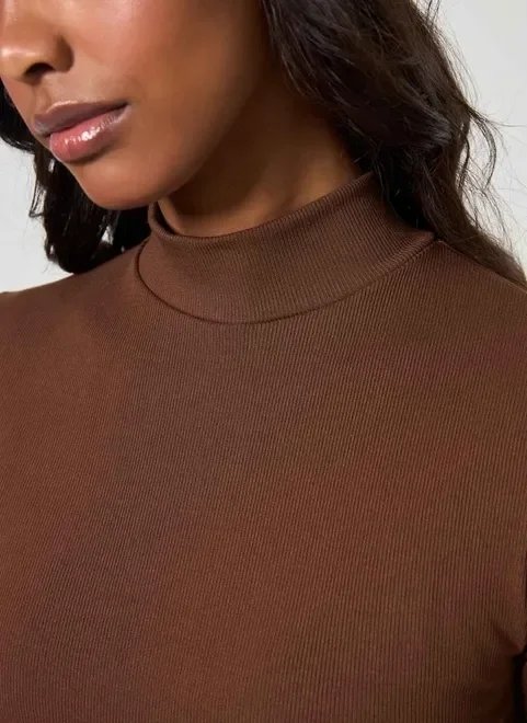 blusa básica com golinha blusa básica com golinha
