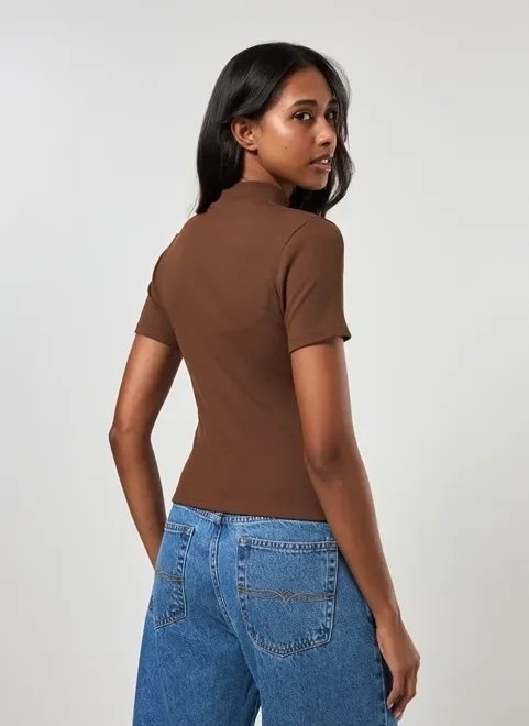 blusa básica com golinha blusa básica com golinha