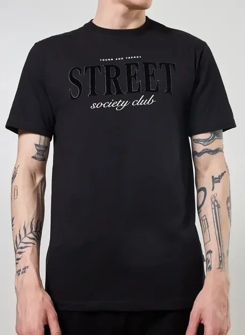 camiseta preta com escrito em veludo camiseta preta com escrito em veludo