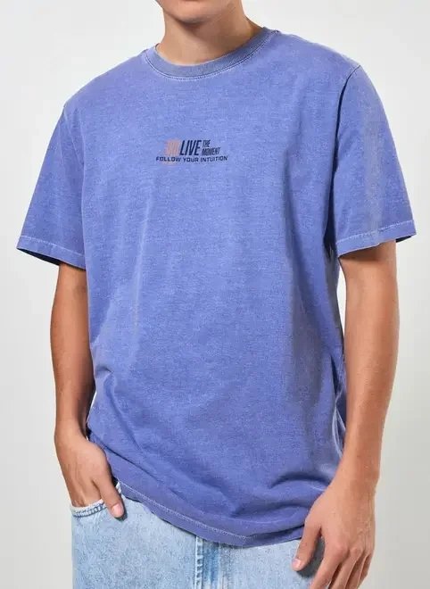 camiseta azul estonada com frase camiseta azul estonada com frase