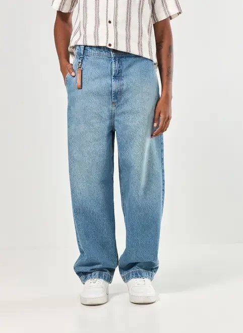 calça baggy jeans com chaveiro calça baggy jeans com chaveiro
