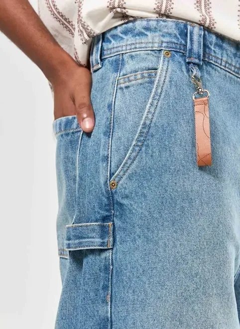 calça baggy jeans com chaveiro calça baggy jeans com chaveiro