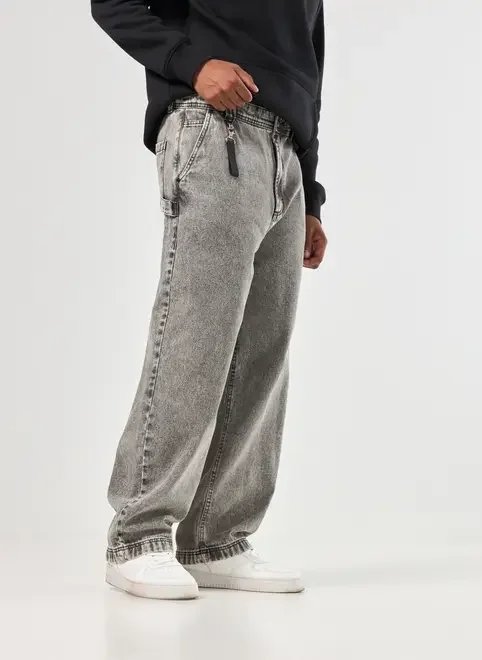 calça baggy jeans com chaveiro calça baggy jeans com chaveiro