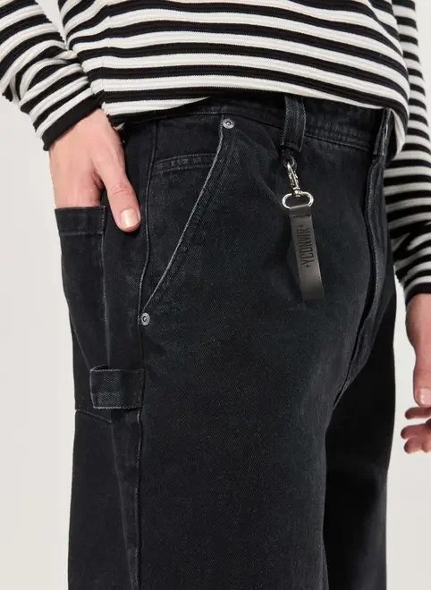 calça baggy jeans com chaveiro calça baggy jeans com chaveiro